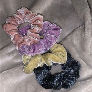 Set of 4 scrunchies